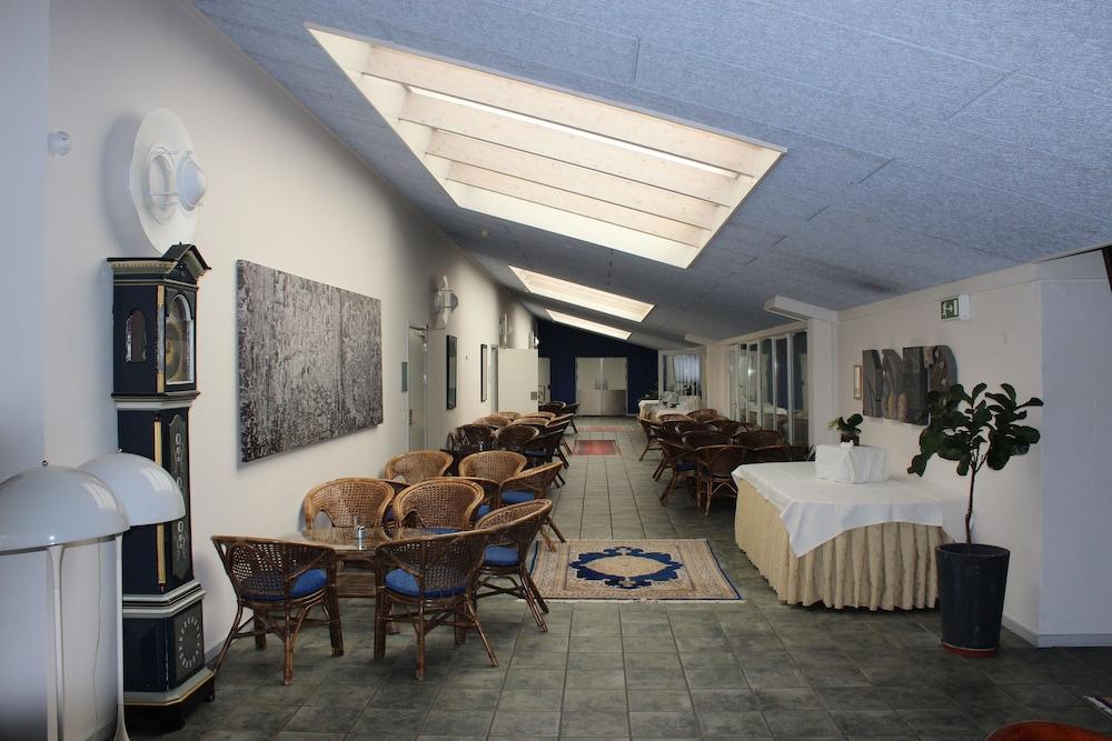 Montra Hotel Хенстхолм Екстериор снимка
