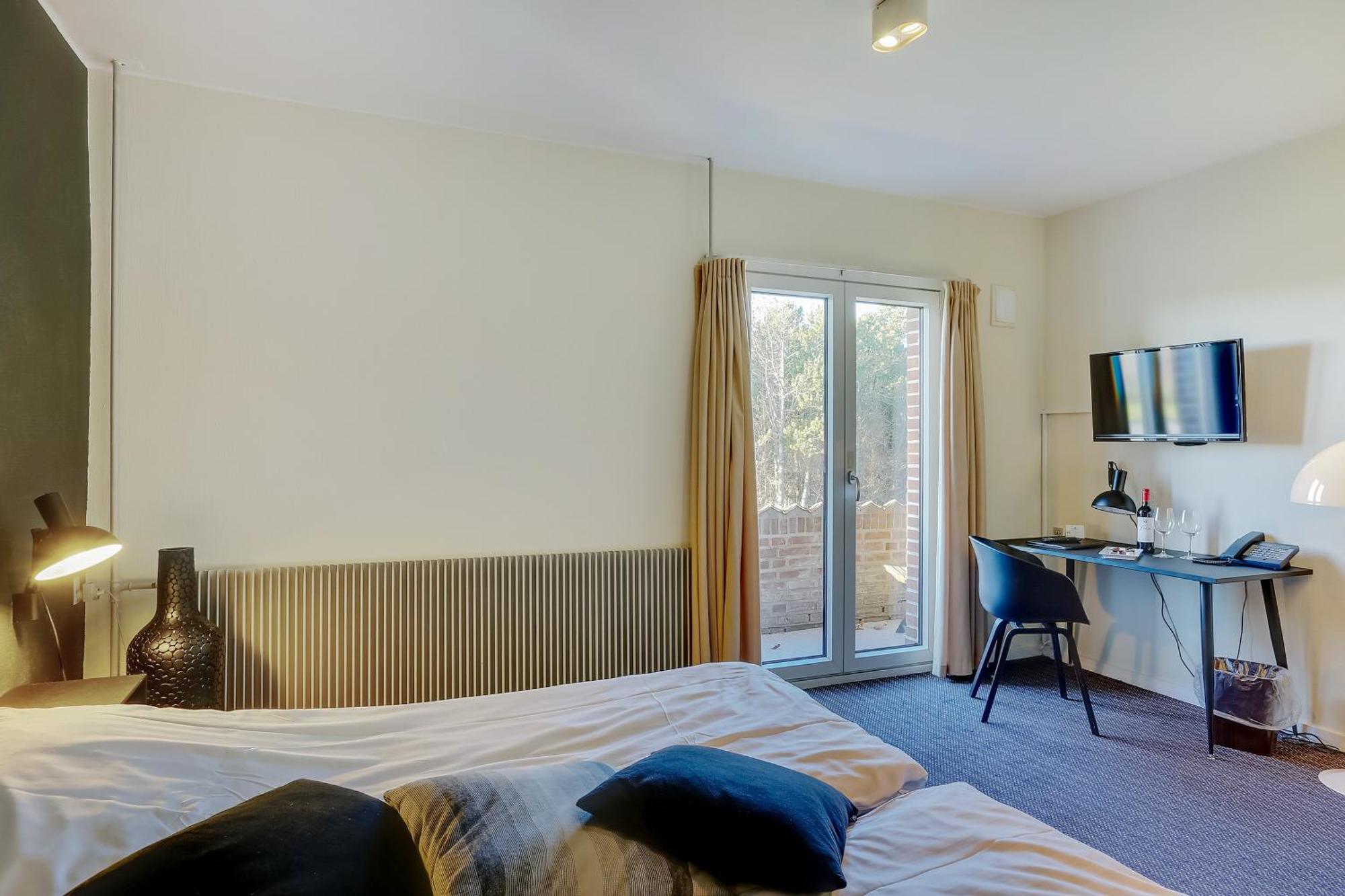 Montra Hotel Хенстхолм Екстериор снимка